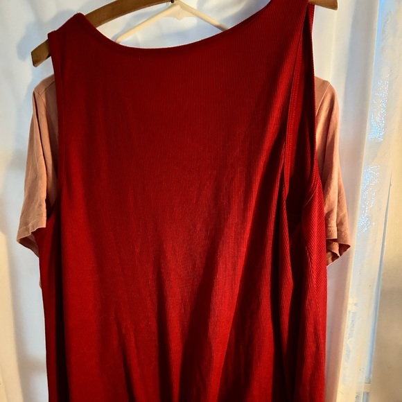 2 -In Every Story 2x tops sleeveless with buttons and bell like sleeves on it - Picture 10 of 14